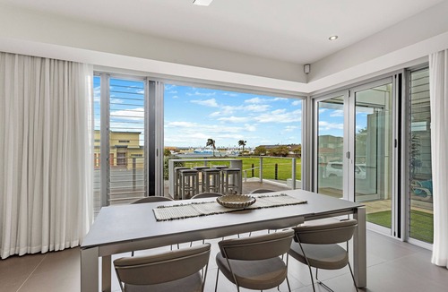 Port Lincoln House | Pearl on Calais | Premium 4BR · Indoor Pool, Beach access & Theatre