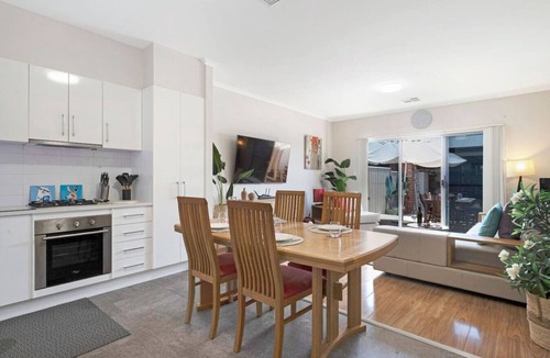 Bowden House | Pebbles - 3 Bedroom in Bowden