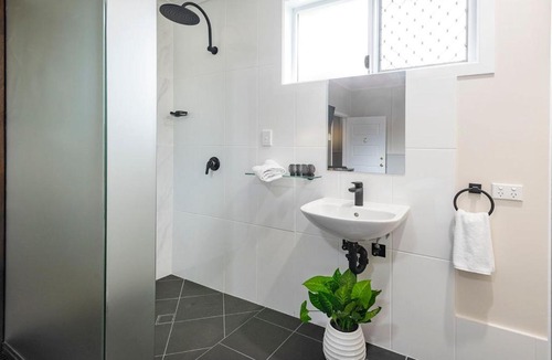 Toogoolawah Hotel | Peddlars Rest