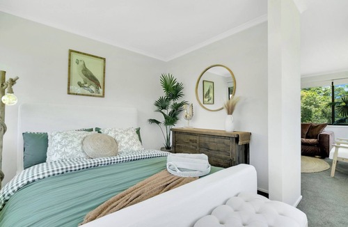 Repton Apartment | Peking Duck - Riverside Pet Friendly Home
