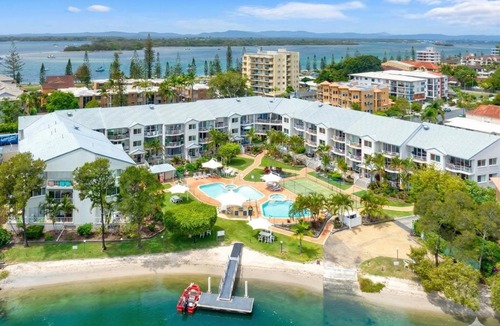 Biggera Waters Resort | Pelican Cove Waterfront Apartments