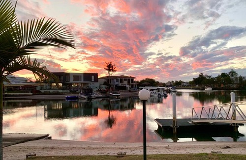 Biggera Waters Resort | Pelican Cove Waterfront Apartments