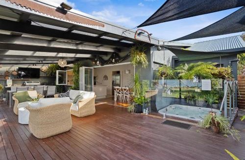 Berriedale House | Pelican Place - absolute waterfront overlooking MoNA