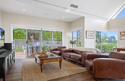 Culburra Beach Villa | Penguins Rest – situated in the award-winning Tilbury Cove