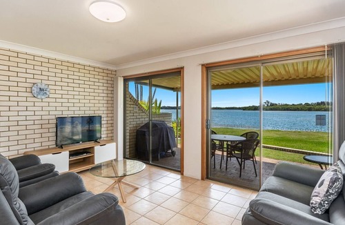 Yamba Apartment | Peninsula Court Unit 9 - Absolute Waterfront Escape - Holiday Yamba