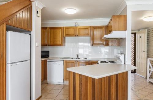 Yamba Apartment | Peninsula Court Unit 9 - Peaceful Waterfront Escape with Pool - Holiday Yamba