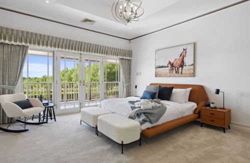 Somerville House | Peninsula Farm Stay 5bd 3Bth Gas Heated Spa & Fire Pit