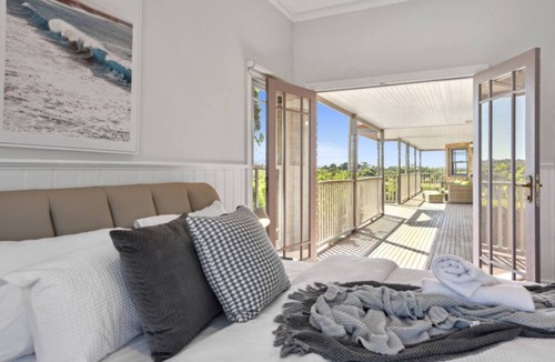 Somerville House | Peninsula Farm Stay 5bd 3Bth Gas Heated Spa & Fire Pit