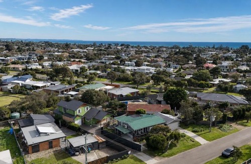 Capel Sound House | Peninsula Green Cottage for 14 guests