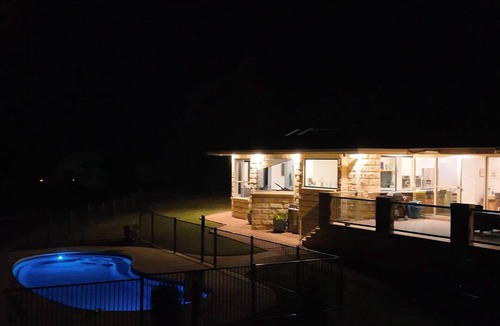 Broadwater House | Peninsula Hideway - Secluded Summer Escape with Pool and Pristine Views