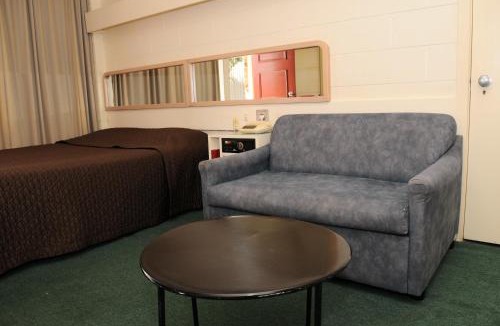 Tyabb Hotel | Peninsula Motor Inn