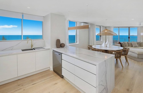 Alexandra Headland Apartment | Penthouse #54 Premium Ocean View Roof Top