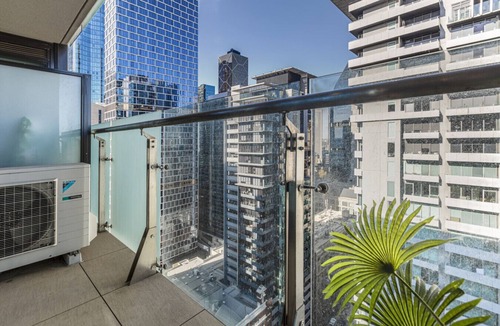Melbourne Central Business District Apartment | Penthouse style 4brmx4bath apt