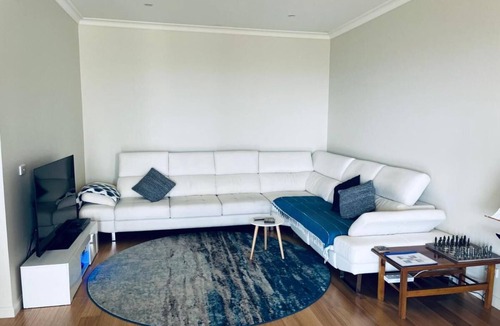 Doncaster Apartment | Penthouse with Amazing Views