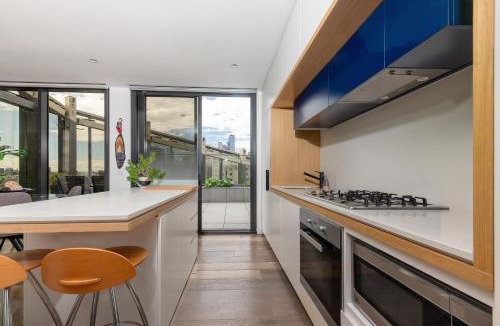 Docklands Apartment | Penthouse with Stunning City Views