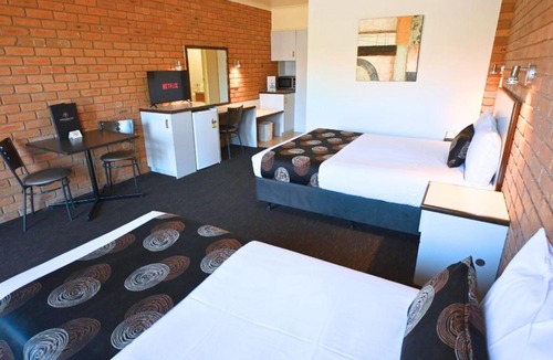 Shepparton South Hotel | Peppermill Inn Motel