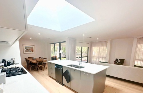 Abbey House | Peppermint Breeze – A Luxurious Retreat Surrounded by Nature