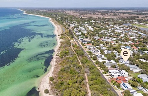 Dunsborough House | Peppermint Paradise - Seaside Comfort & Home Theatre