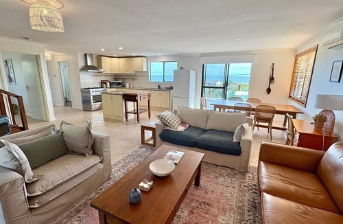 Peppermint Grove Beach House | Peppy Beach House – Stunning Ocean Views & Relaxed Coastal Escape