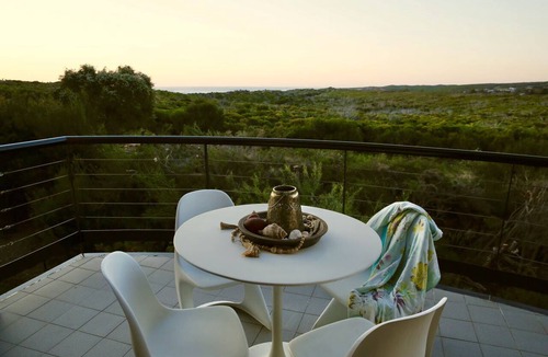 Gnarabup Apartment | Perched above Margaret River’s famous Gnarabup Beach