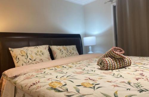 Centenary Heights House | Perfect for groups 5BR retreat