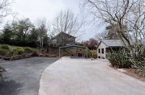 Newstead House | Perfect for groups and large families - Sleeps 12