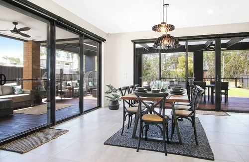 Bundalong House | Perfect home oasis by the Murray, 90 meters from water front with swimming pool