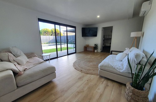 Yarrawonga House | Perfect Large Multi Family Accommodation with Pool