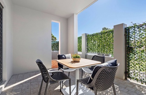 Beckenham Apartment | Perfect Location 2BR 1bth - Beckenham