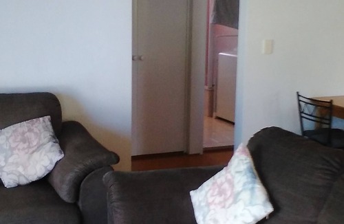 Auchenflower Apartment | Perfect Location - City, Train & Wesley Hospital