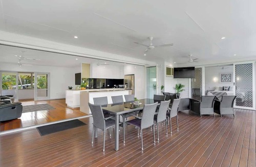 Edge Hill House | Perfect Pool House: Idyllic Tropical Retreat