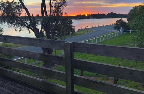 Marlo House | Perfect Waterfront Escape in Marlo | Balcony Views & Nature All Around