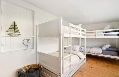 Capel Sound House | Perfect Winter Stay with wood fired pizza oven, fire pit and indoor wood fire