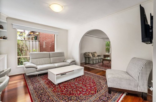 Mile End House | Perfectly Positioned in Mile End