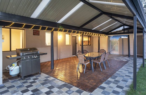 Dunsborough House | Peron Cottage by the Bay – huge backyard for your fur babies