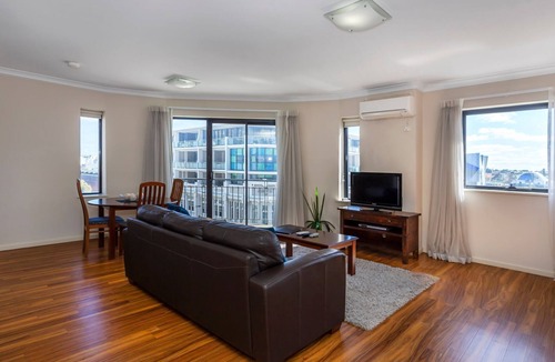 Perth Central Business District Apartment | Perth West End Apartment 406