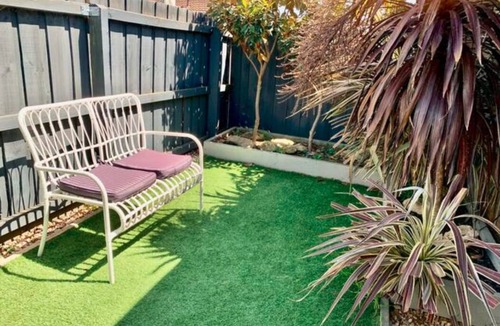 Geelong West Villa | Pet Friendly 2 Bedroom Unit Near Pakington Street