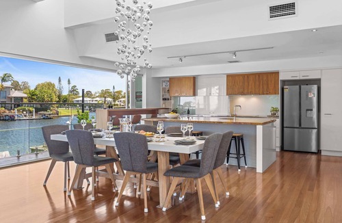 Pelican Waters House | Pet Friendly Canalhouse- Pontoon, Pool, Pizza Oven