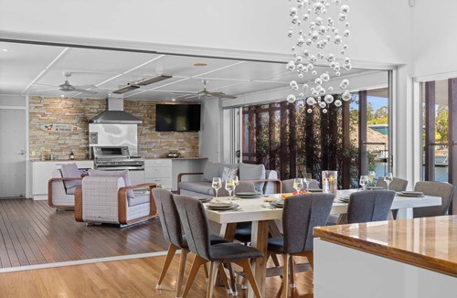 Pelican Waters House | Pet Friendly Canalhouse- Pontoon, Pool, Pizza Oven