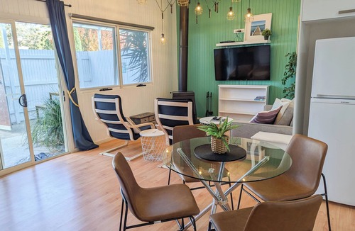 Tootgarook House | Pet friendly beach home #2 - 250m flat walk to beach & Capel Sound boat launch