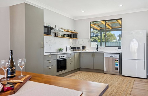 Two Rocks House | Pet-Friendly. Beach retreat. Welcome pack on arrival.