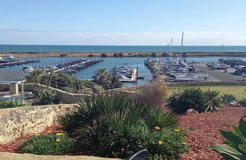 Two Rocks House | Pet-Friendly. Beach retreat. Welcome pack on arrival.