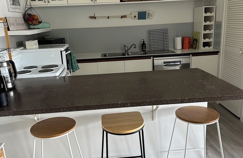 Mornington Villa | Pet friendly beachfront haven - opposite superb Fisherman’s Beach Mornington