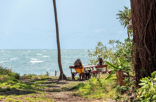 Toogoom House | Pet friendly beachfront home in Hervey Bay. Sleeps 8. Pets are allowed inside