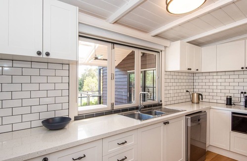 Somers House | Pet Friendly - Bonview Beach Boy with pool on the park