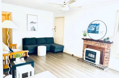Coolbellup House | Pet friendly central newly renovated cosy home