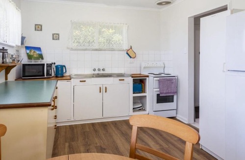 Bongaree House | Pet Friendly Cottage