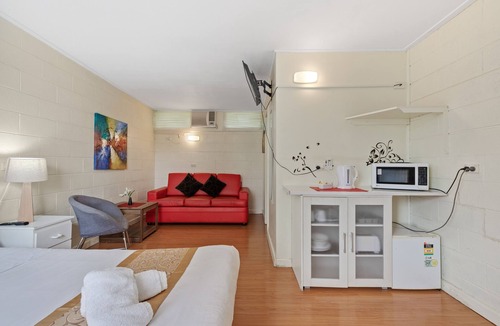 Strathmerton Hotel | Pet friendly - Double Room w/Private Bathroom, TV