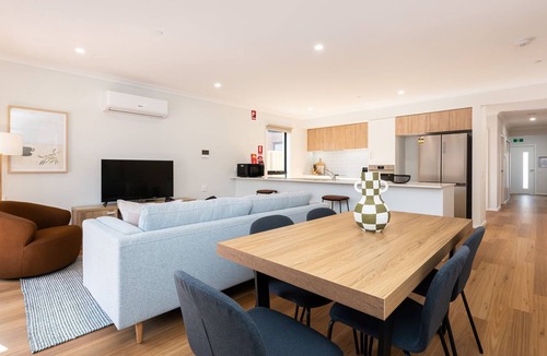 Officer House | Pet Friendly - Greenview Place - Officer