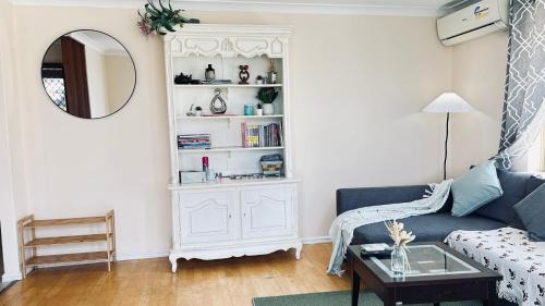 Bibra Lake House | Pet friendly home near Adventure World Fiona Murdoch